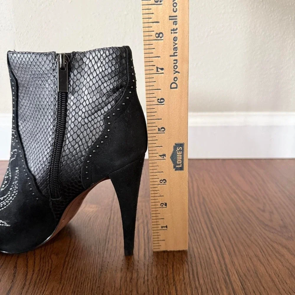 BCBGMAXAZRIA Women's Black Leather Western Stiletto Ankle Boots, Size 7.5